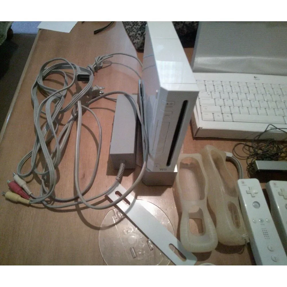 WII sports console with‎ game wireless keyboard and accessories tested works